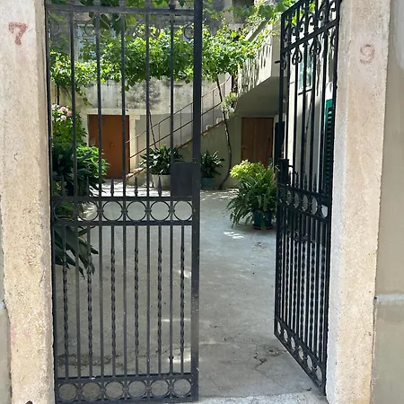 Guest house Antique Luxury 4*